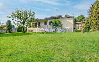 VILLA MODERNA SU UN PIANO IN CLASSE A