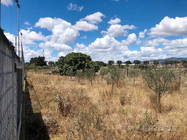 Terreno rettangolare , Pianeggiante in Città