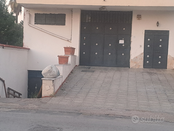 Locale artigianale e commerciale