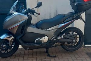 Honda INTEGRA 750 S