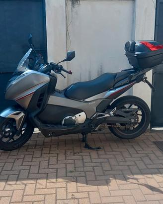 Honda INTEGRA 750 S