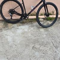 Bici Gravel Giant Revolt 