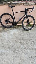 Bici Gravel Giant Revolt 
