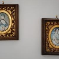 Eleganti quadretti d’epoca con cornice dorata