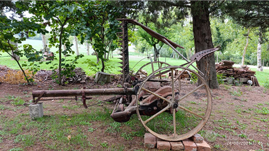 Falciatrice meccanica d'epoca