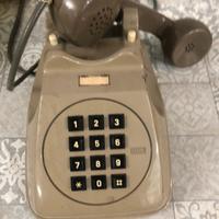 Telefono vintage bigrigio a tastiera