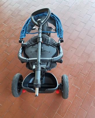 Triciclo pieghevole con pedali e capotte