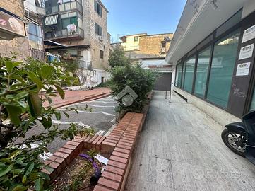 NEGOZIO A NAPOLI