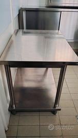 tavolo in acciaio inox 