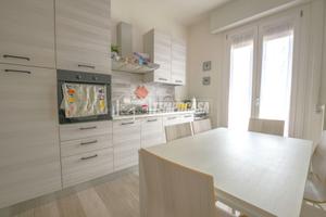 Trilocale ristrutturato con balcone e garage