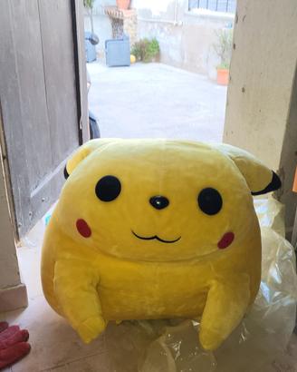 pikachu gigante