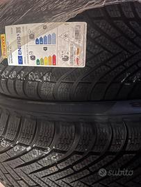 Gomme pirelli 225/5r18 XL nuove