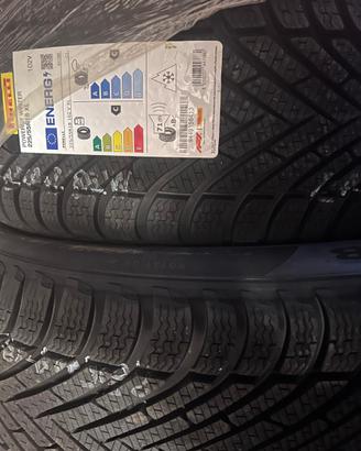 Gomme pirelli 225/5r18 XL nuove