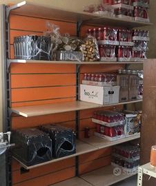 Scaffali per negozio