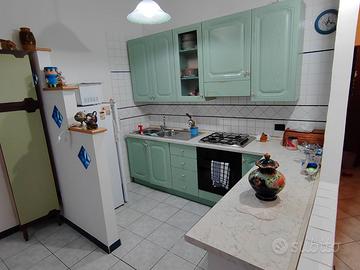 Arredamento da ritirare URGENTEMENTE !