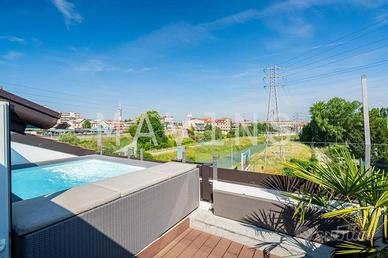 Appartamento di 157 m² con 5 locali e box auto a V