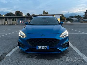 Ford Focus mk4 1.5 ecoblu 120cv automatica st-line