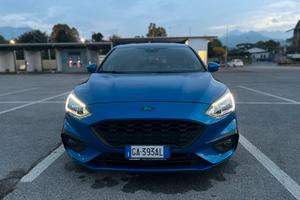 Ford Focus mk4 1.5 ecoblu 120cv automatica st-line
