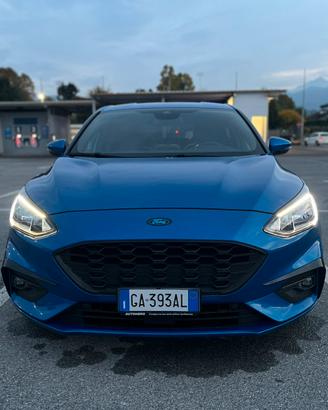 Ford Focus mk4 1.5 ecoblu 120cv automatica st-line