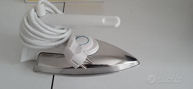 Ferro da stiro portatile e leggero