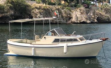 Gozzo usato diesel in vetroresina natante