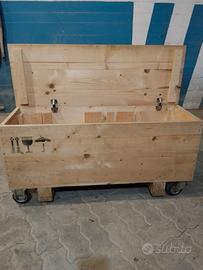 Cassa in legno con coperchio