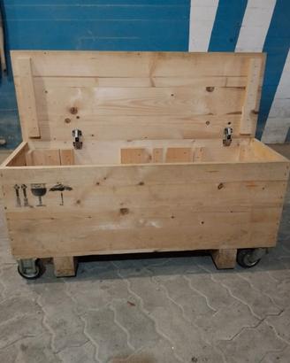 Cassa in legno con coperchio