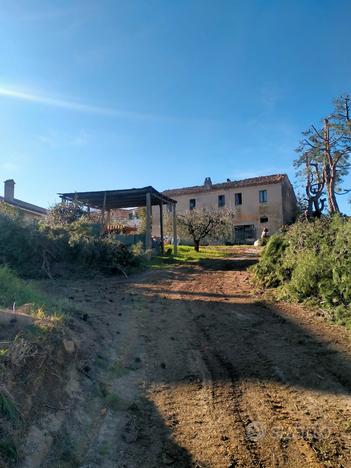 Rudere con annesso terreno edificabile