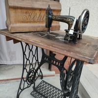 Rara macchina da cucire Kohler completa di cover