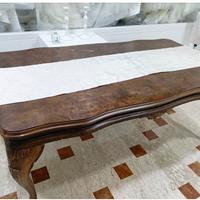 Tavolo in legno stilizzato