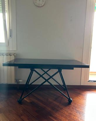 Tavolo in legno nero