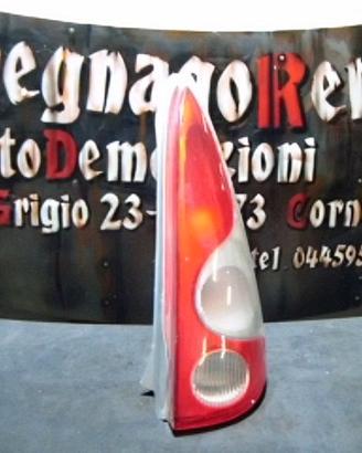 FARO posteriore DESTRO TOYOTA YARIS VERS0 1999-05
