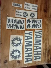 Set di  adesivi Yamaha colore grigio chiaro