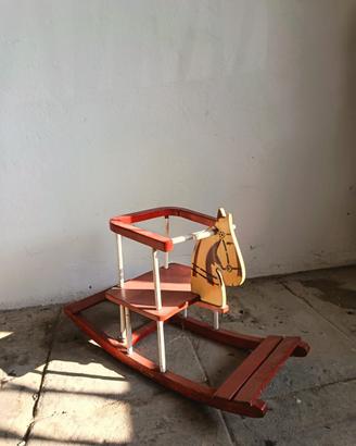 Cavallino a dondolo