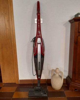 Aspirapolvere, scopa elettrica Hoover Diva Evo.
