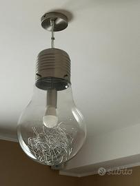 Lampadario a sospensione a forma di maxi lampadina