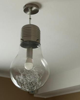 Lampadario a sospensione a forma di maxi lampadina