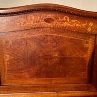 Letto in legno antico