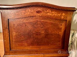 Letto in legno antico