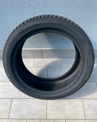 Pneumatico Pirelli M+S 225/45 R19