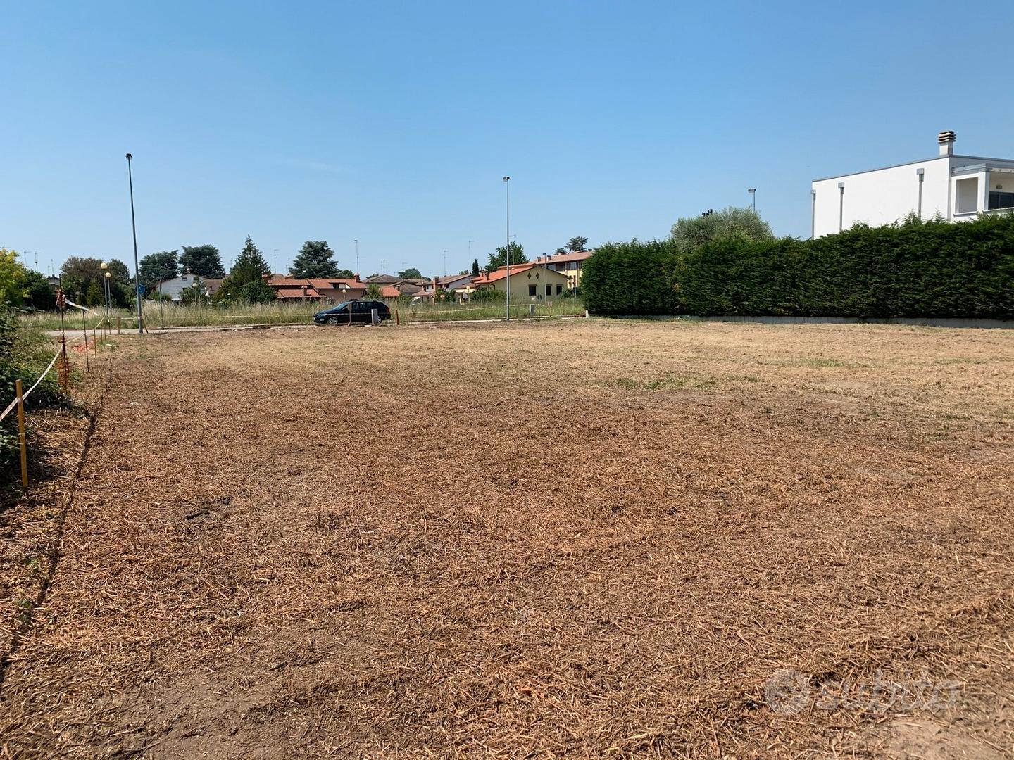 Terreno Edificabile ideale per quadrifamiliare - Vista 3