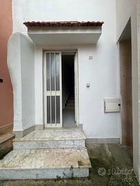 S/indipendente 80 mq 3 vani - vitulazio