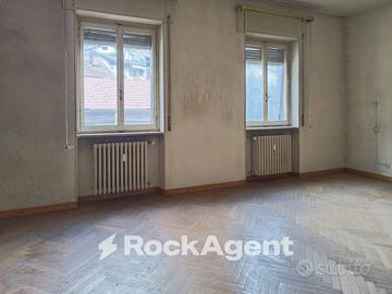 SPAZIOSO APPARTAMENTO IN CENTRO A COGGIOLA