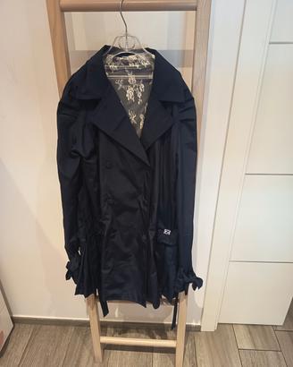 Trench Byblos blu notte con dettagli in pizzo 