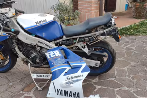 Yamaha FZR1000 Genesis anno 1987 "da restaurare"