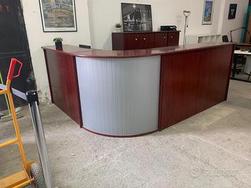 Bancone Reception con scrivanie