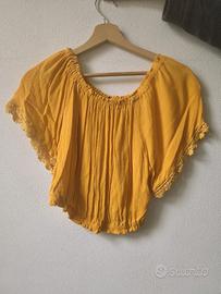 Top giallo corto con pizzo