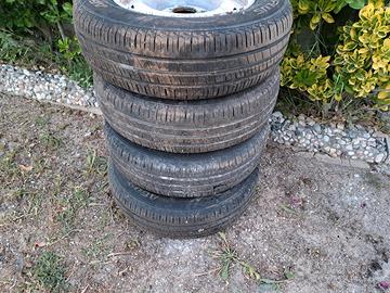 pneumatici semi- nuovi per utilitaria
