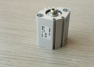 Attuatore compatto pneumatico SMC CDQ2B20-15DZ