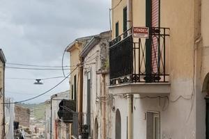 Casa singola su due piani con n4 stanze di mq120